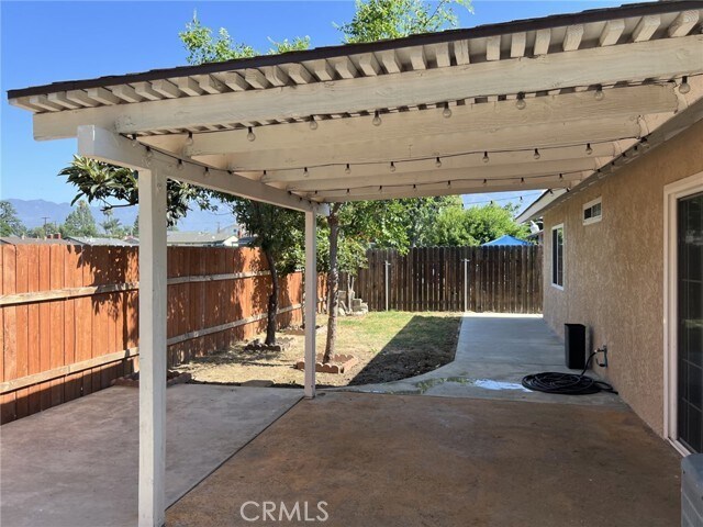 Building Photo - 8580 Club House Dr