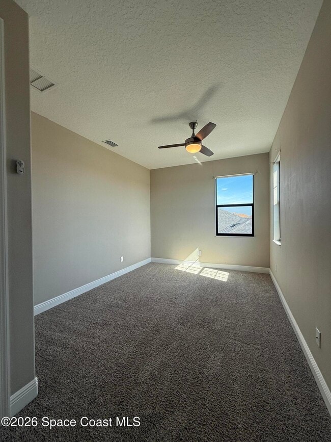 Building Photo - 7782 Paragrass Ave