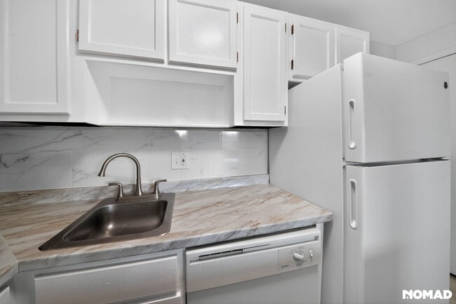 Building Photo - 1865 Fenton St