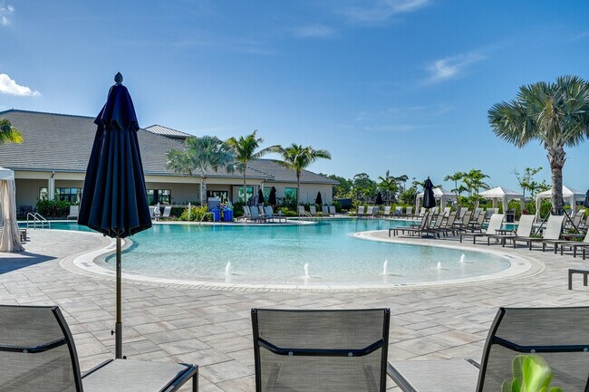 Building Photo - 15140 Pescara St