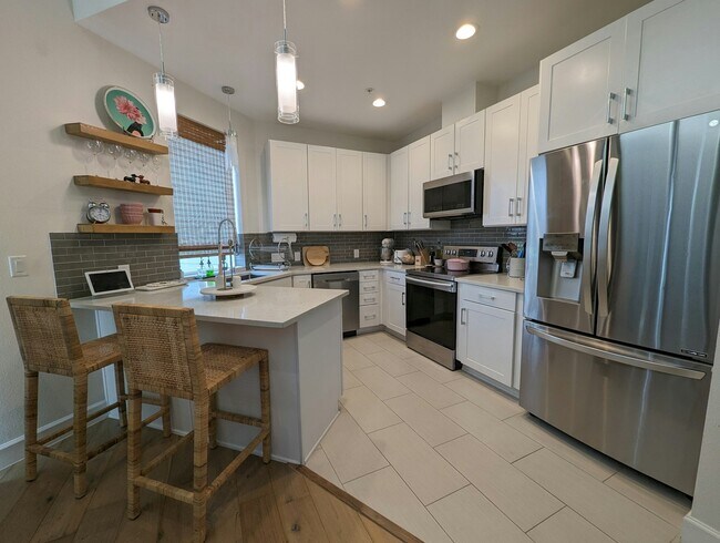 Building Photo - 4001 Red River St