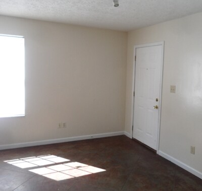 Building Photo - 128 Montmullin St