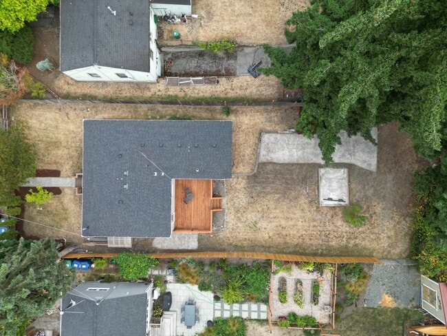 Building Photo - 10346 Ashworth Ave N