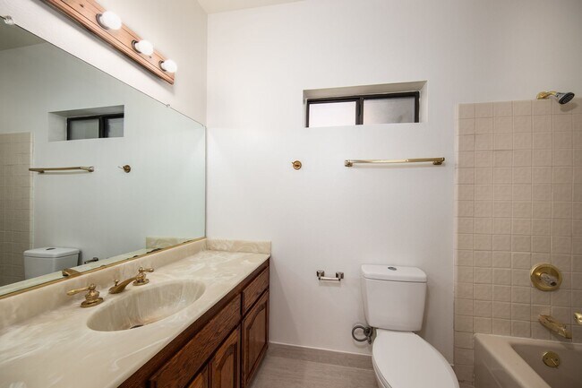 Building Photo - Spacious 4 Bedroom 3.5 Baths with Views!!