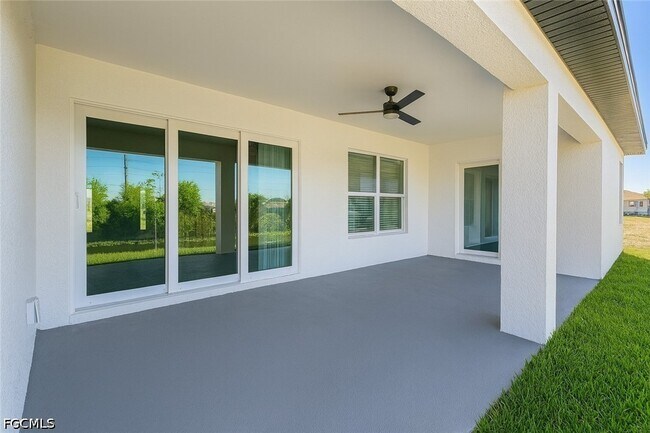 Building Photo - 402 NE 31st Terrace
