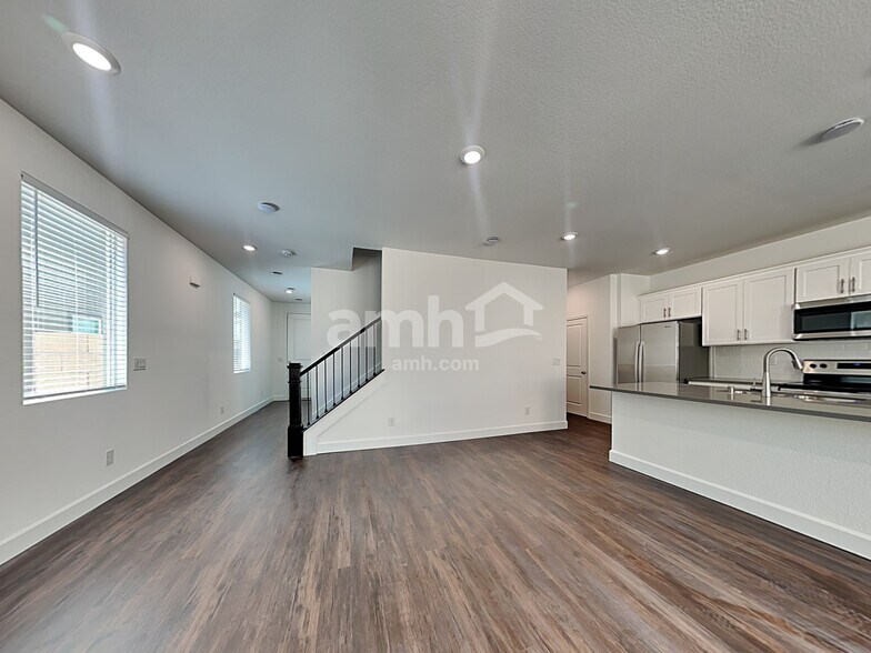 Building Photo - 8926 Tiger Tooth Ave