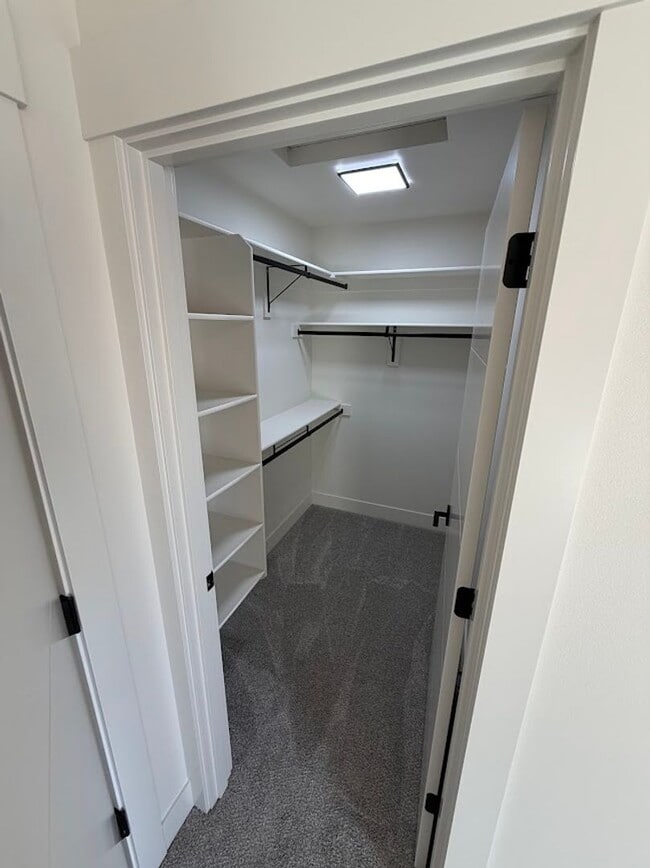 Building Photo - Modern Living Duplex in Keizer