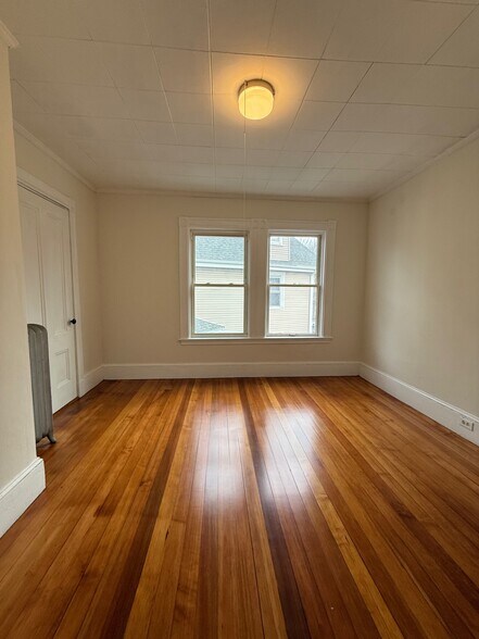 Building Photo - 5 Alcott St