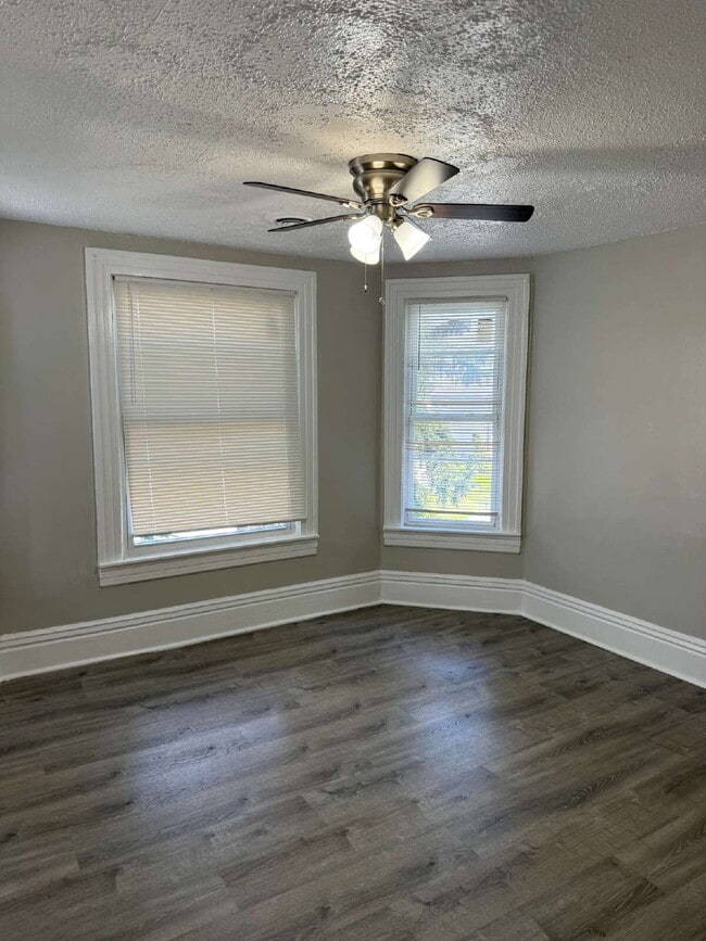 Building Photo - Nice 3 bedroom, 1 bath unit for rent.