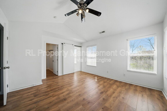 Building Photo - 646 Grove Cir