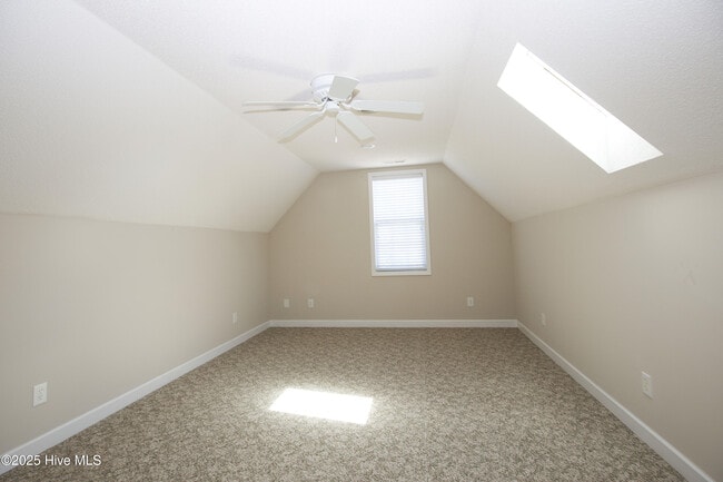 Building Photo - 102 Newington Way