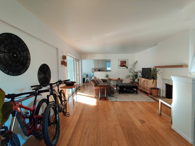 Building Photo - 163 Deepstone Dr