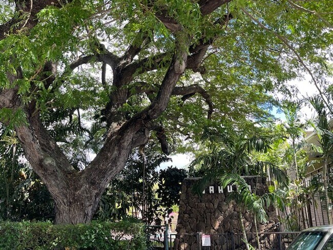 Building Photo - Furnished Upgraded Makiki Studio - ALL Utilities Included!!