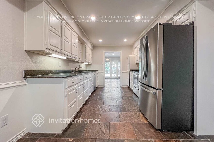 Building Photo - 404 Columbia Dr