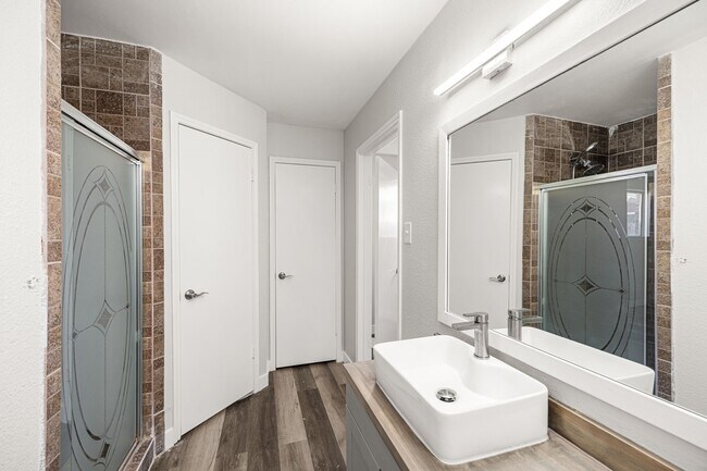 Building Photo - 19411 Long Lake Dr