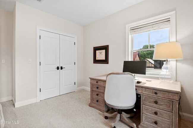 Building Photo - 37 White St