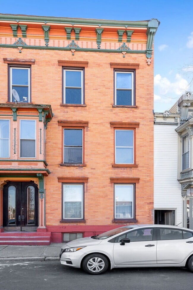 Primary Photo - 2182 5th Ave
