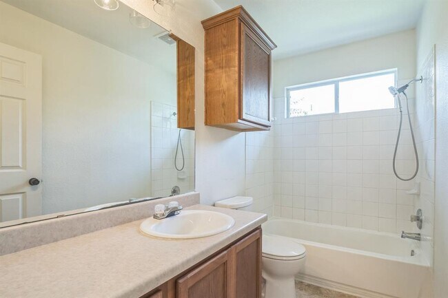 Building Photo - 508 N Cascades Ave
