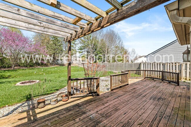 Building Photo - Charming 3-Bedroom Ranch with Scenic Backy...