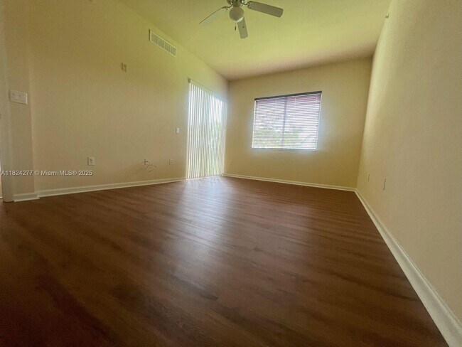 Building Photo - 3500 Oaks Clubhouse Dr