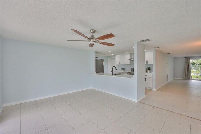 Building Photo - 423 Flamingo Dr
