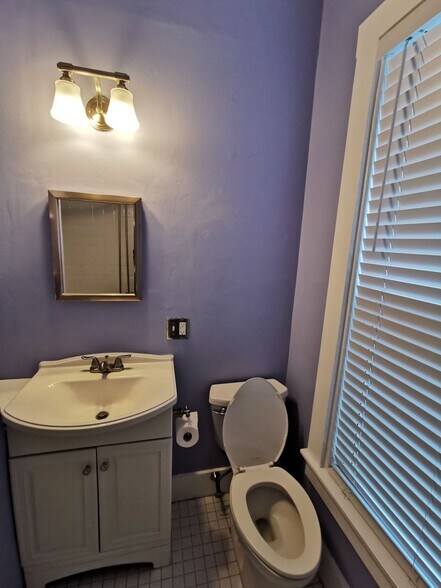 Building Photo - 37A Harvard St