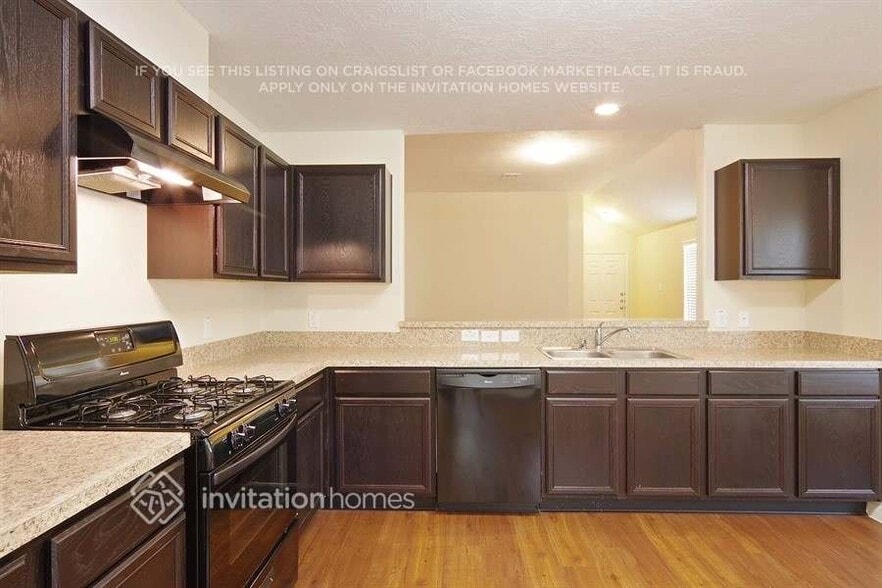 Building Photo - 2011 Fairwood Knolls