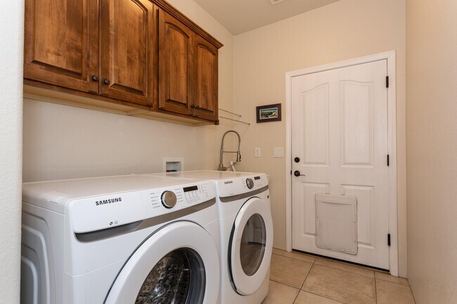 Building Photo - 7236 Pinnacle Pass Dr