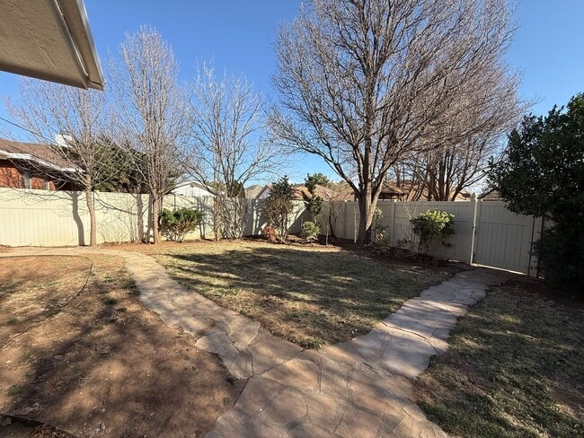 Building Photo - 4 Bed Brick Home! Zia School District! - Pets Welcome!!!