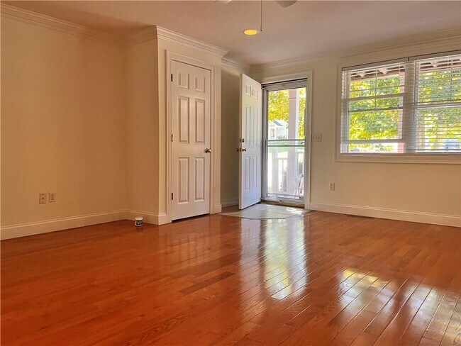 Building Photo - 33 Starr Dr W