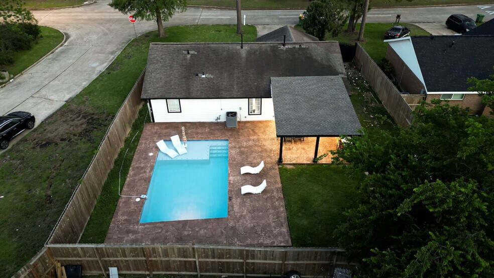 Building Photo - 12115 Wood Forest Dr