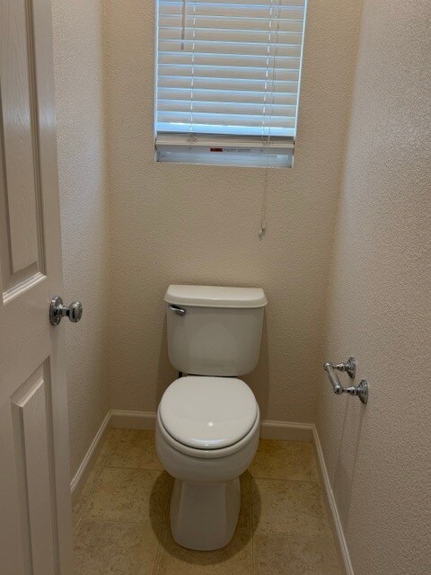 Building Photo - Gorgeous Modesto Home 3 Bedroom 2.5 Bathroom