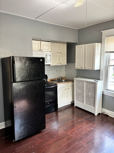 Building Photo - 2920 Overland Ave