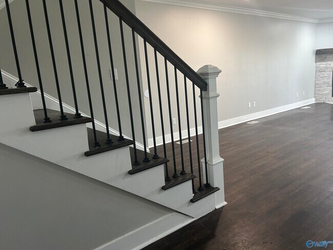 Building Photo - 2012 Fairway Hills Dr