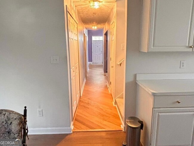 Building Photo - 474 Fraser St SE