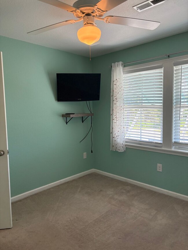 Building Photo - 3 Bedroom 3 Bath Home in Kill Devil Hills ...