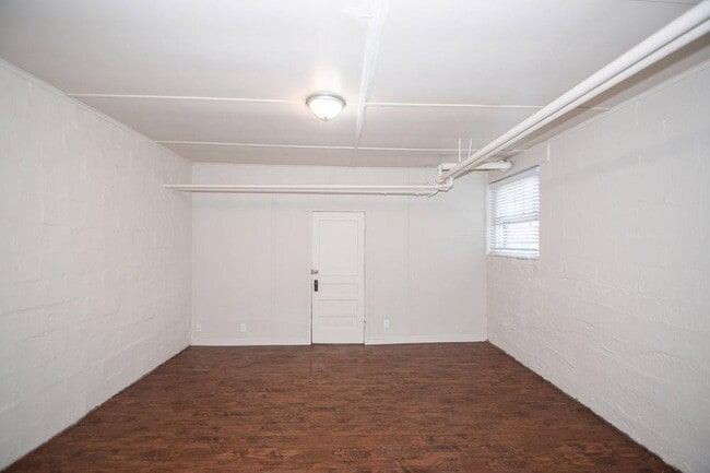 Building Photo - 5819 E Washington St