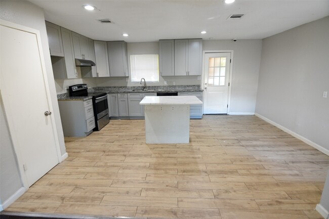 Building Photo - 6818 Cherrydale Dr