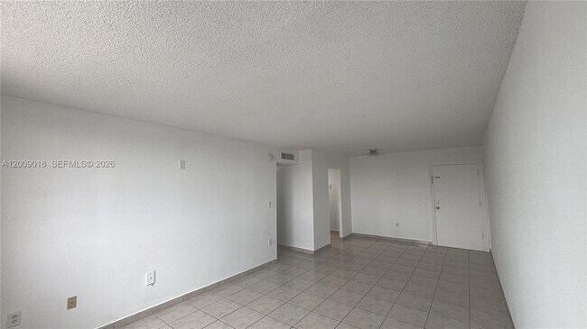 Building Photo - 666 W 81st St