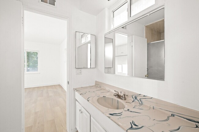 Building Photo - Spacious 4BR 2BA Home in Prime Glendora