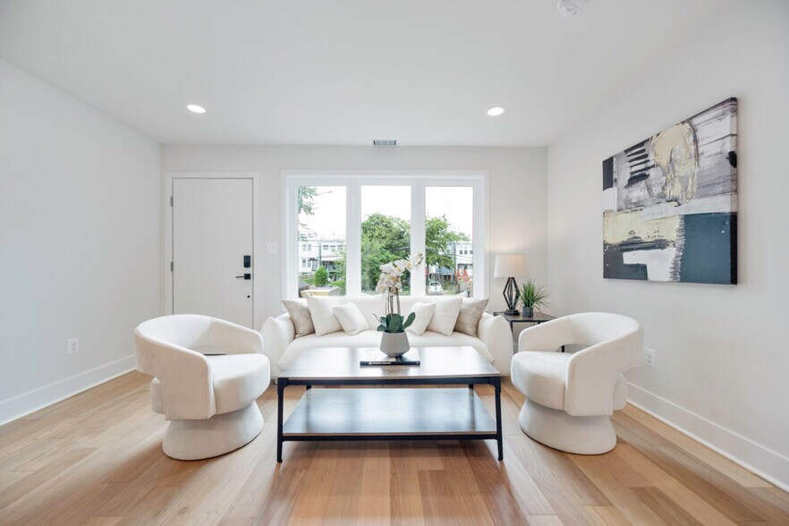 Building Photo - 771 18th St NE