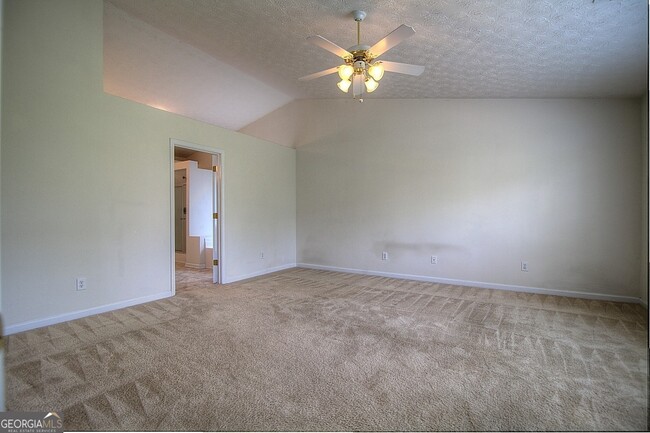 Building Photo - 3230 Kylay Ct NE