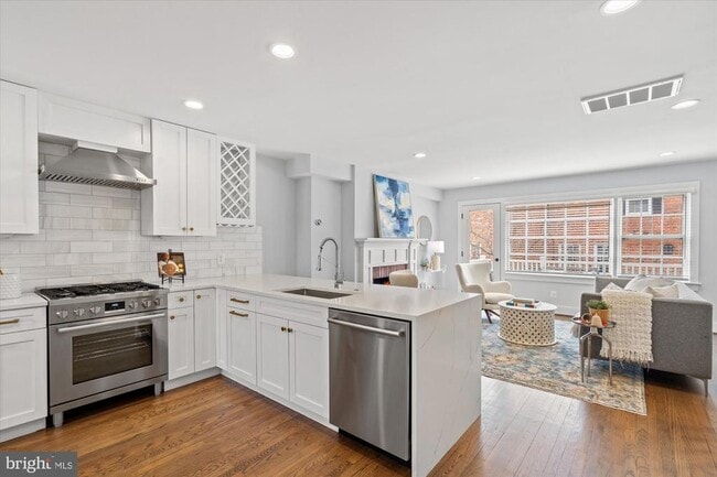 Building Photo - 222 Green St