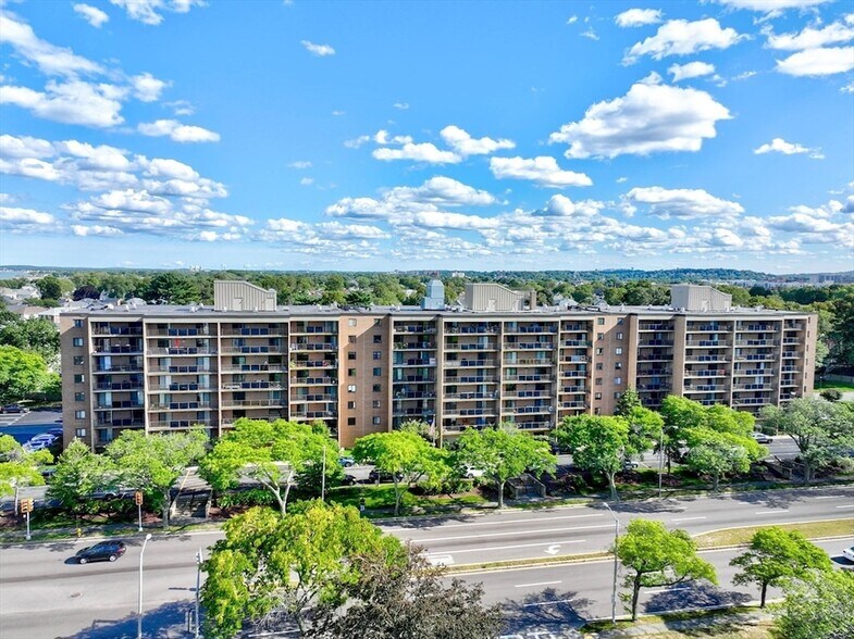 Hamilton Bay Building - 165 Quincy Shore Dr