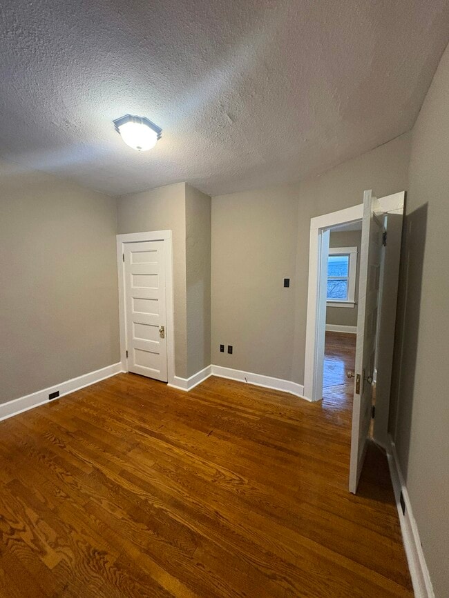 Building Photo - 509 Monroe Ave