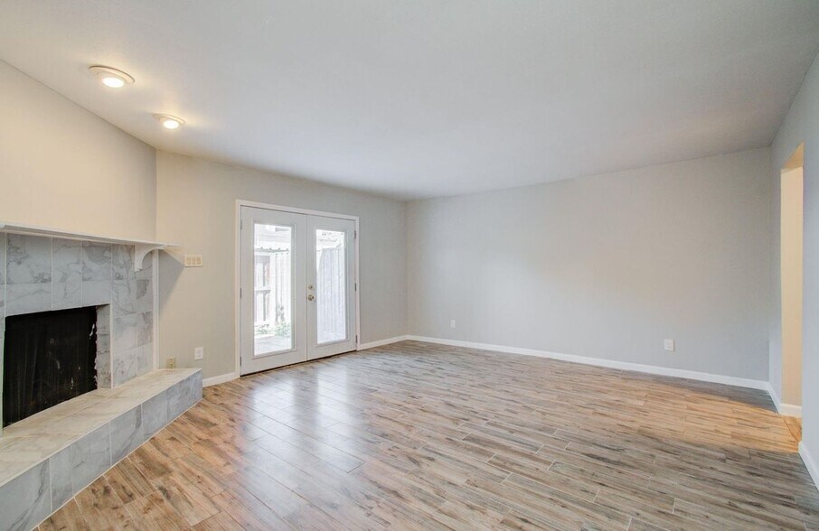 Building Photo - 9495 Fondren Rd