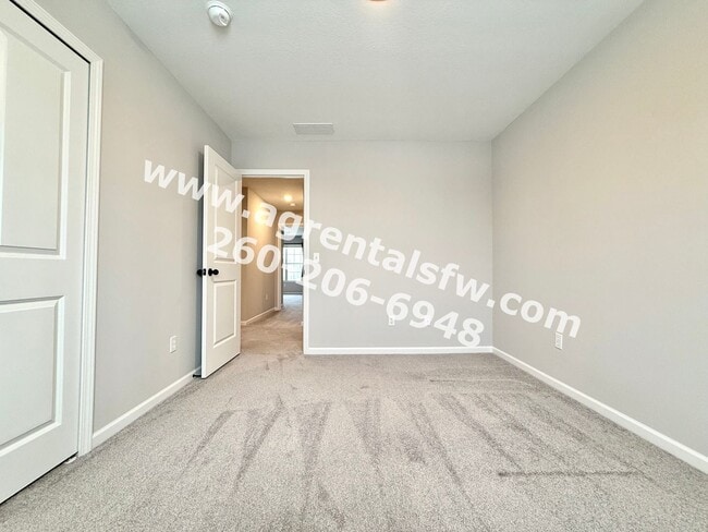 Building Photo - 3 Bedroom/ 1.5 Bath