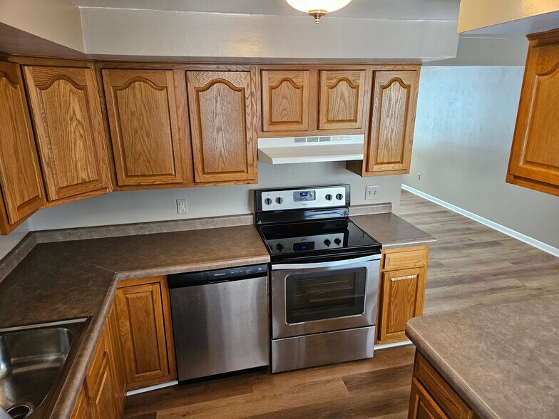 Building Photo - 3922 Springwood Dr