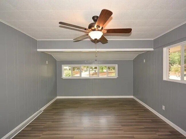 Building Photo - 1846 Derby Dr
