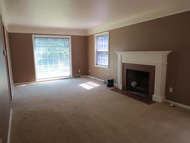 Building Photo - 522 E Atherton Rd